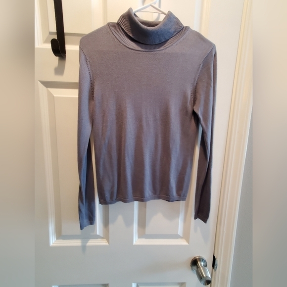 August Silk sz small.  Sweater turtleneck.  Grey.  100% silk - Picture 1 of 4